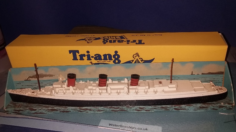 RMS Queen Mary Cunard 1936 Ocean liner in display case *