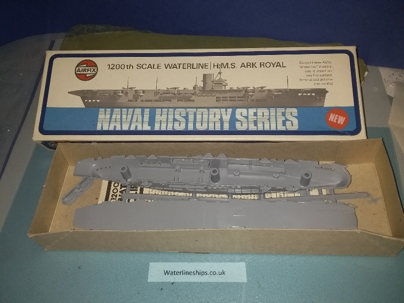 HMS Ark Royal 1941 RN Aircraft carrier unmade boxed ()