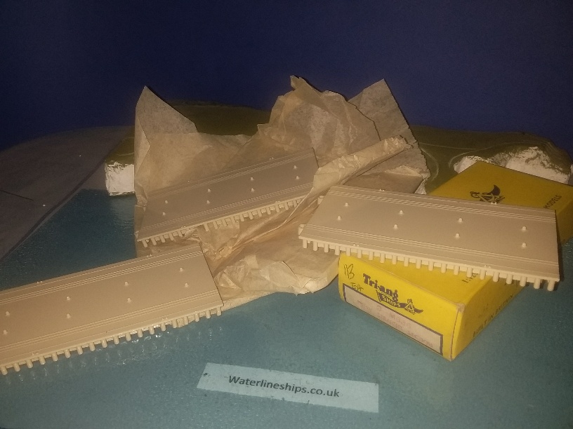 M836 Quay Straight exc. x 3 in original box a